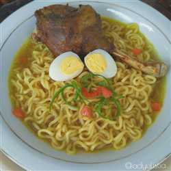 Mie kaldu bebek